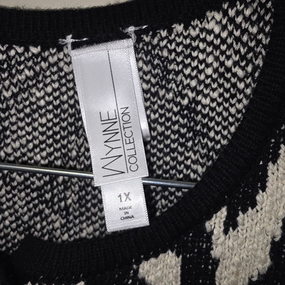 Elegant Black and White Zigzag Cardigan - Picture 7 of 8